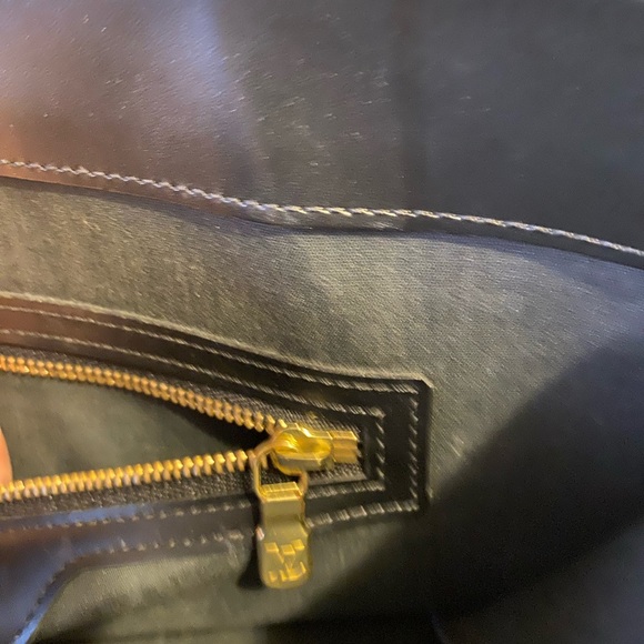 Stunning epi leather LV purse! Barely used comes with duster. - Picture 5 of 11